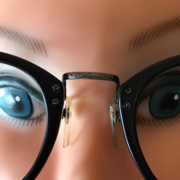 1980s Oliver Peoples frames and sunglass clip. Gunmetal and matte black. - Picture 2 of 11